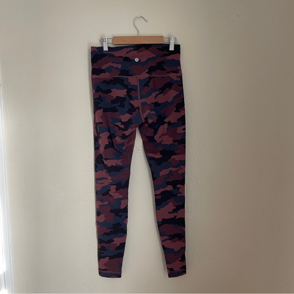 Lululemon Wunder Train High-Rise Tight 28". Size 8 - Picture 6 of 7